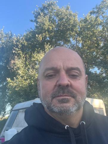 János, 46 éves nagyvenyimi társkereső férfi profil fotója