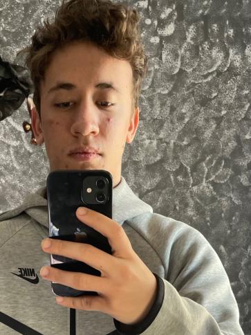 Robert, 21 éves Budapest V. kerületi társkereső férfi profil fotója