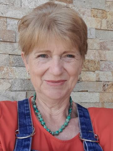 Mary, 69 éves magyaralmási társkereső nő profil fotója