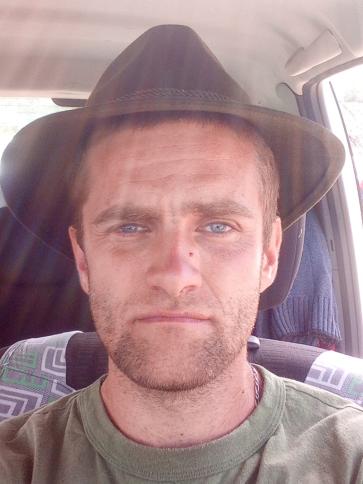 Béla, 32 éves albániai társkereső férfi profil fotója