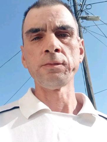 Sanyi, 38 éves kölesdi társkereső férfi profil fotója