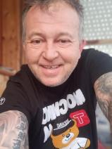 Sziasztok! Tamas vagyok. Komoly lothárdi párkereső nők jelentkezését várom.