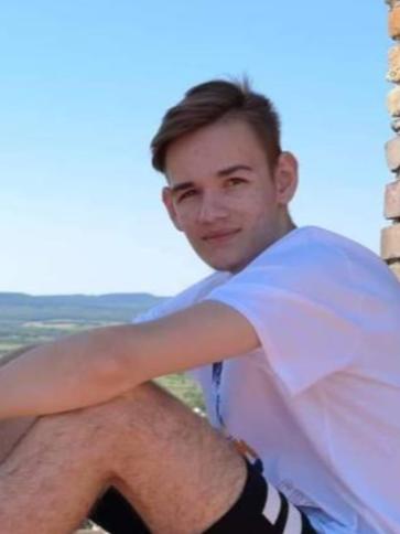 Bence, 22 éves sárbogárdi társkereső férfi profil fotója