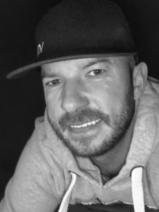 Sziasztok! Alex vagyok. Online Budapest XX. kerületi randizni vágyó nők kattinsatok a kedvenc gombra.