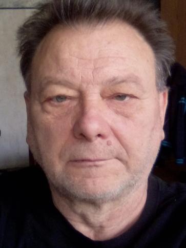 Tamás, 55 éves tatabányai társkereső férfi profil fotója Tamás, 55 éves tatabányai társkereső férfi profil fotója