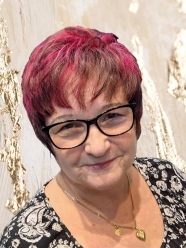 Magdi, 58 éves komlói társkereső nő profil fotója