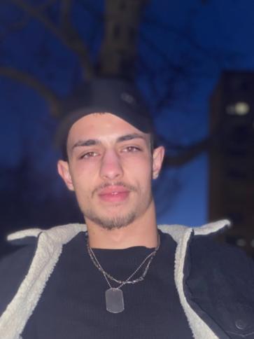 Milán, 19 éves székesfehérvári társkereső férfi profil fotója