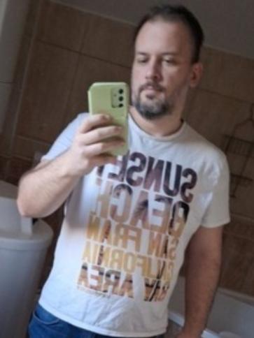 András, 40 éves Budapest XIV. kerületi társkereső férfi profil fotója András, 40 éves Budapest XIV. kerületi társkereső férfi profil fotója