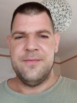 Sziasztok! Máté vagyok. Komoly alsópetényi párkereső nők jelentkezését várom.