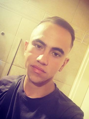 Gábor, 25 éves abdai társkereső férfi profil fotója