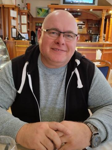 Gábor, 56 éves hajdúszoboszlói társkereső férfi profil fotója Gábor, 56 éves hajdúszoboszlói társkereső férfi profil fotója