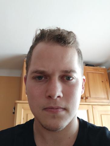 Balázs, 24 éves esztergomi társkereső férfi profil fotója Balázs, 24 éves esztergomi társkereső férfi profil fotója
