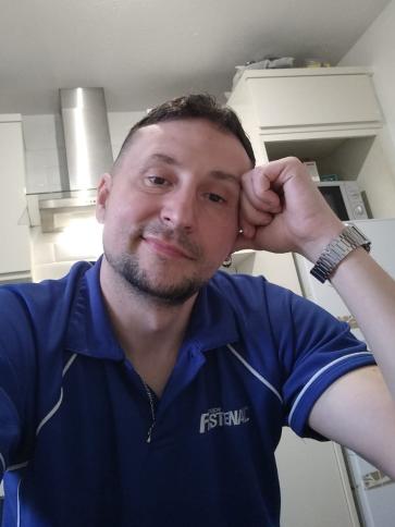 Sándor, 37 éves Nagy Britannia kerületi társkereső férfi profil fotója