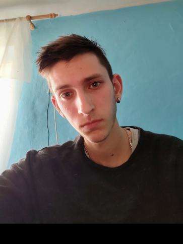 Szebasztián, 22 éves albániai társkereső férfi profil fotója