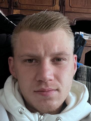 Attila, 28 éves boldogi társkereső férfi profil fotója