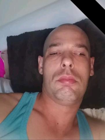 Tibor, 37 éves győri társkereső férfi profil fotója