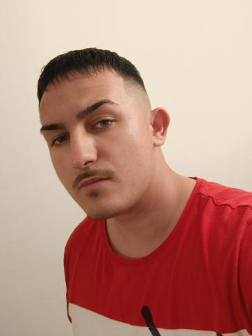 Balázs, 20 éves újszászi társkereső férfi profil fotója