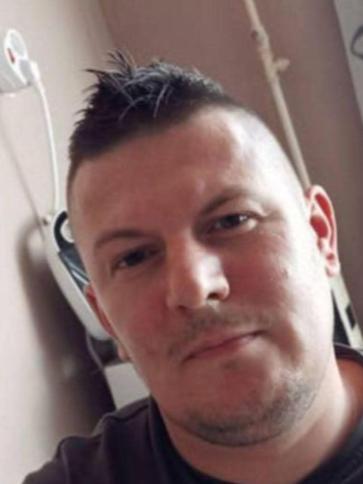 Béla, 35 éves abdai társkereső férfi profil fotója