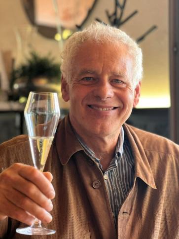 Dénes, 66 éves tordasi társkereső férfi profil fotója