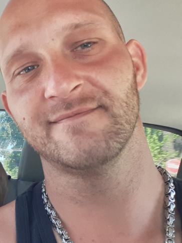 Attila, 35 éves győri társkereső férfi profil fotója