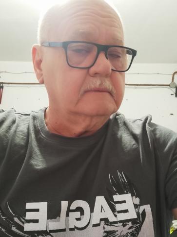 László, 61 éves székesfehérvári társkereső férfi profil fotója