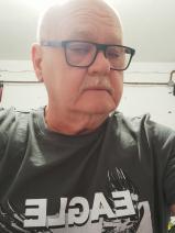 Sziasztok! László vagyok. Ingyenesen megismerhető székesfehérvári nőkkel randiznék.