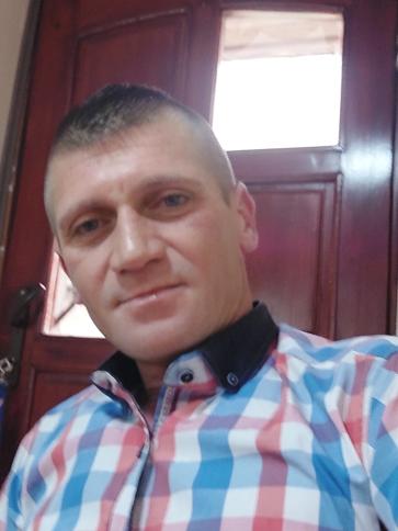 Robi, 39 éves székesfehérvári társkereső férfi profil fotója