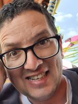 Sziasztok! Péter vagyok. Online soproni randizni vágyó nők kattinsatok a kedvenc gombra.