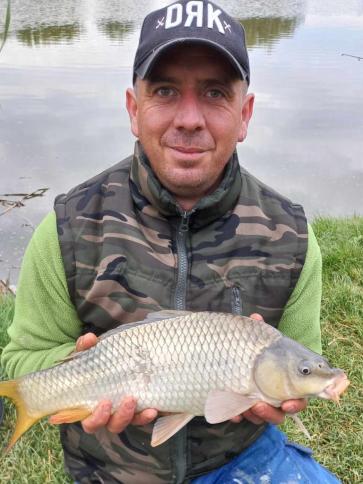 Péter, 42 éves tiszakécskei társkereső férfi profil fotója