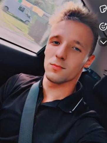 Richárd, 21 éves egri társkereső férfi profil fotója
