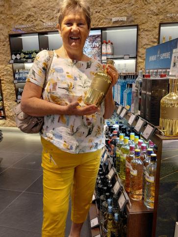 Irene, 71 éves törökbálinti társkereső nő profil fotója