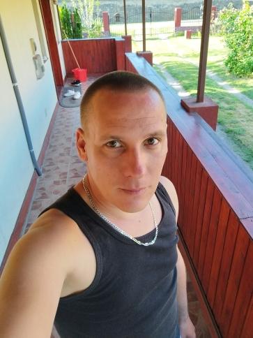 Dani, 35 éves sülysápi társkereső férfi profil fotója