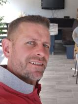 Sziasztok! Robert vagyok. Komoly kemenesmihályfai párkereső nők jelentkezését várom.