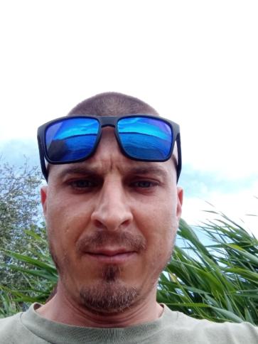 János, 42 éves kiskunlacházai társkereső férfi profil fotója