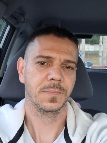 Robi, 44 éves miskolci társkereső férfi profil fotója