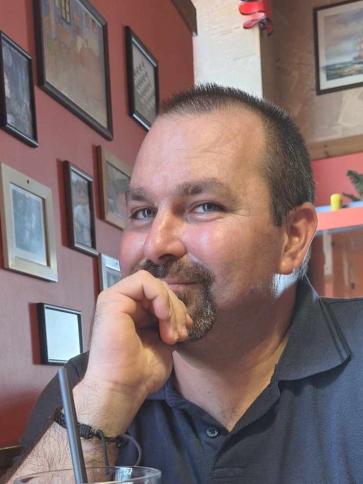 Dávid, 38 éves almásfüzitői társkereső férfi profil fotója