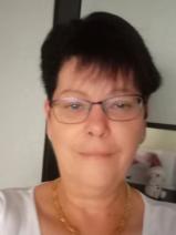 Sziasztok! Marianna vagyok. Komoly lábatlani társkereső férfiak jelentkezését várom.