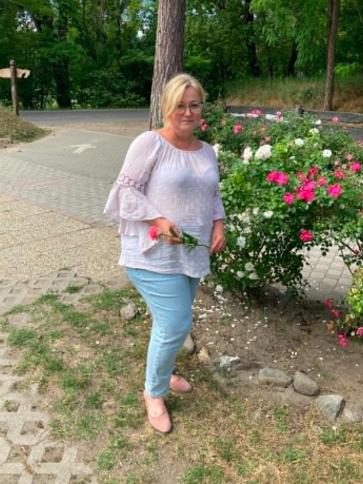 Szilvia, 56 éves váci társkereső nő profil fotója