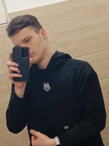 Kristóf, 22 éves nyíregyházi társkereső férfi profil fotója