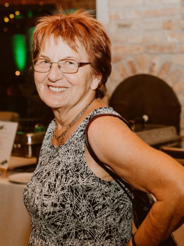 Zsuzsanna, 73 éves kaposvári társkereső nő profil fotója