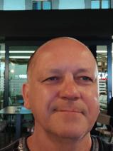 Sziasztok! Zoltan vagyok. Komoly orosházi párkereső nők jelentkezését várom.