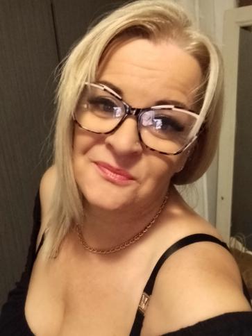 Edina, 53 éves kecskeméti társkereső nő profil fotója