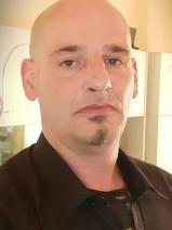Sziasztok! Robert vagyok. Online soproni randizni vágyó nők kattinsatok a kedvenc gombra.