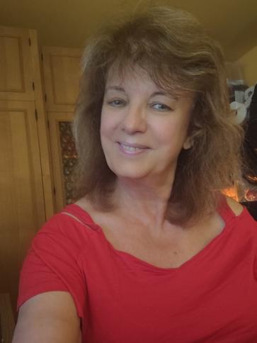 Mónika, 62 éves esztergomi társkereső nő profil fotója Mónika, 62 éves esztergomi társkereső nő profil fotója
