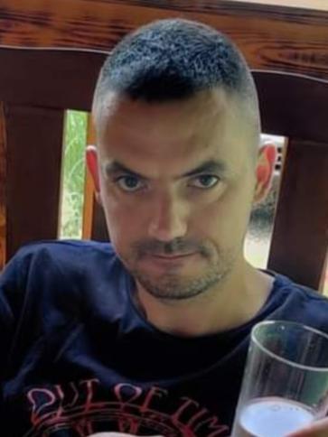 Béla, 38 éves szobi társkereső férfi profil fotója