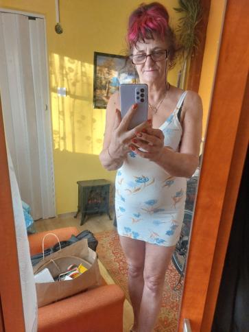 Izabella, 62 éves dánszentmiklósi társkereső nő profil fotója