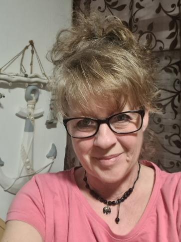 Zsuzsanna, 58 éves tatabányai társkereső nő profil fotója