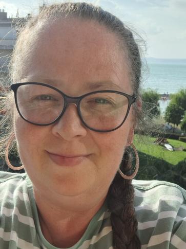 Viki, 49 éves Budapest X. kerületi társkereső nő profil fotója Viki, 49 éves Budapest X. kerületi társkereső nő profil fotója