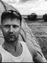 Sziasztok! Tomi vagyok. Komoly tatabányai párkereső nők jelentkezését várom.