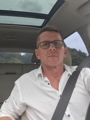 Istvan, 52 éves albániai társkereső férfi profil fotója